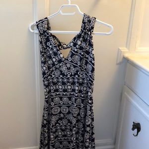 Cute dress! Sits above knee. Blue and white.